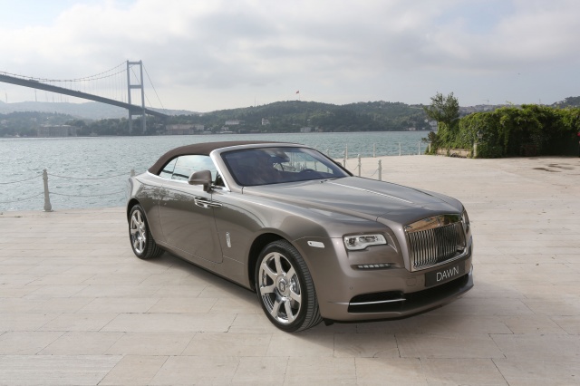 Rolls-Royce Dawn Görücüye Çıktı! Fiyatıyla Dudak Uçuklatıyor
