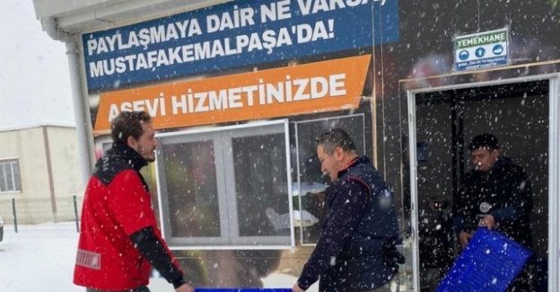 Bursa'da Mustafakemalpaşa ihtiyaç sahiplerine kucak açtı