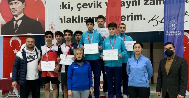 Bursa'da Osmangazili badmintoncular yeniden zirvede