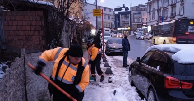 İstanbul Eyüpsultan'da 'kar'ın izleri temizleniyor