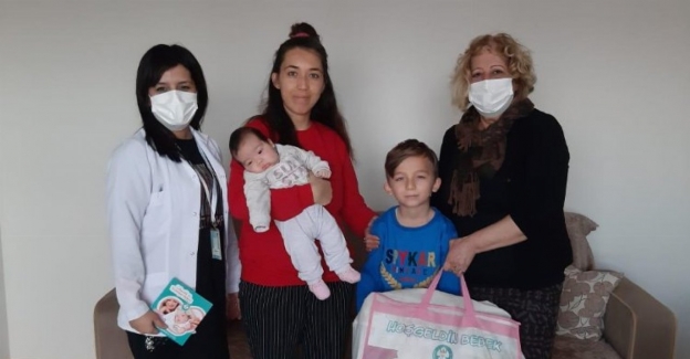 Manisa Büyükşehir’den 3 aileye ‘Hoş Geldin Bebek’ ziyareti