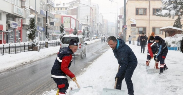 Nevşehir'de karla mücadele devam ediyor 