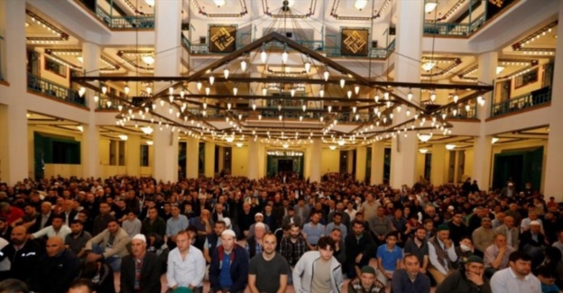 Bursa İnegöl'de Kadir Gecesinde camiler dolup taştı 