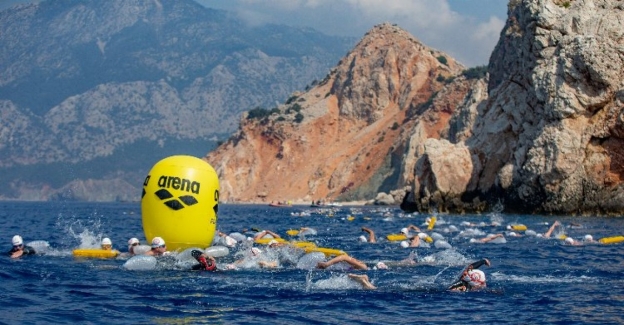 Antalya Kemer'de yüzme şampiyonları belli oldu 