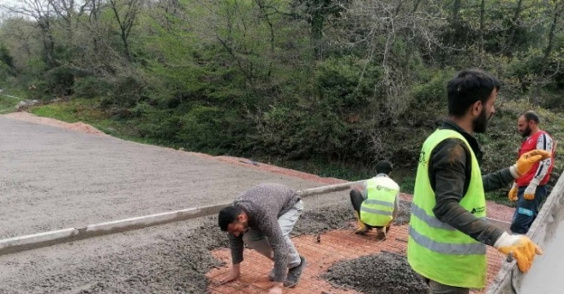 Kocaeli Derince Çal - Turaş köyleri bağlantısına beton yol yapılıyor