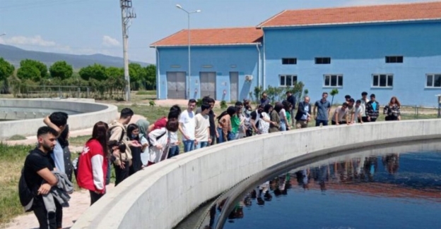 Manisa'da öğrenciler çevre dostu tesisi inceledi