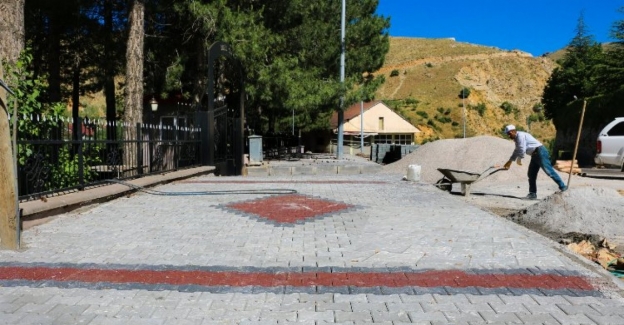 Bitlis’te yollar nakış nakış işleniyor
