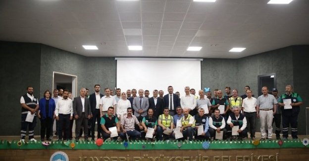 Kayseri Büyükşehir personeline orman yetiştirme sertifikası