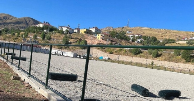 Bingöl Kiğı'ya sentetik çim yüzeyli futbol sahası