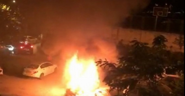 Bursa'nın göbeğinde araç alev alev yandı, mahalleli ayaklandı