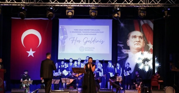 Kütahya'da avukatların sesinden türkü konseri
