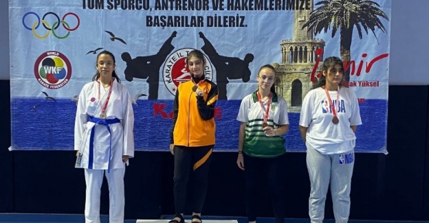 Manisalı karateciler İzmir'den madalyayla döndüler