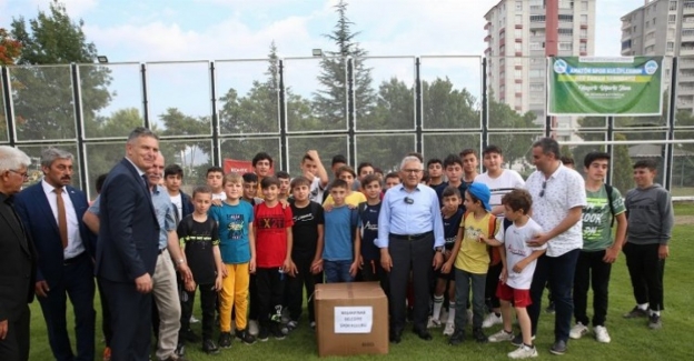 Memduh Büyükkılıç'tan amatör kulüplere destek