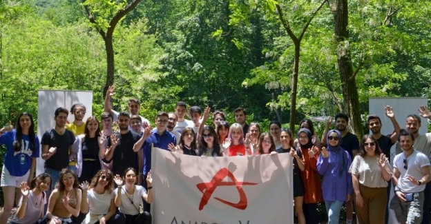 Anadolu Vakfı'ndan gençlere 'burs' desteği