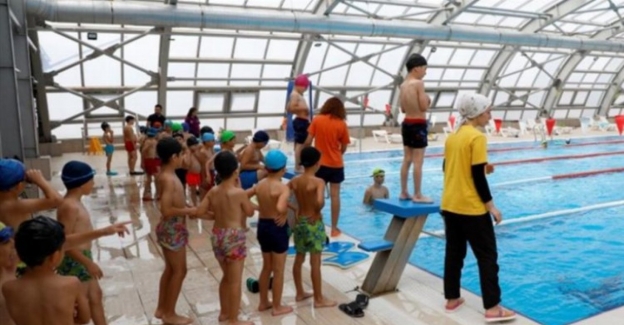 Bursa'da küçük yüzücüler İnegöl'de yetişiyor