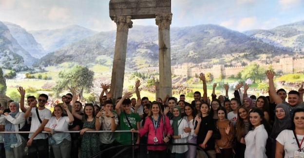 Balkanlar’dan Bursa'ya gelen öğrencilerin Osmangazi'de 'Fetih' yolculuğu