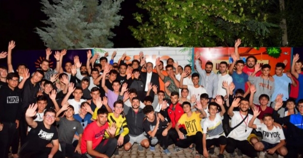 Diyarbakır'da 'Hazar Uyanış Gençlik Kampı'nda hem  tatil, hem eğitim