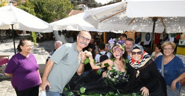 İzmir'de Kavacık Üzüm Festivali, binlerce kişiyi ağırladı