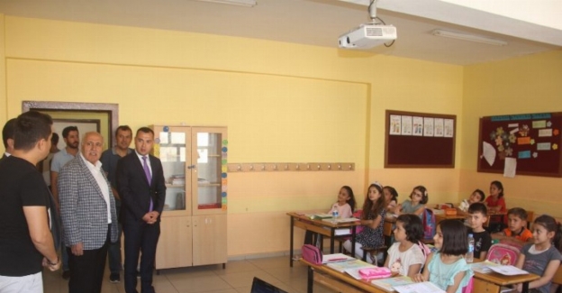 Mardin Yeşilli'de ilçe protokolünden eğitim öğretime yeni dönem ziyareti