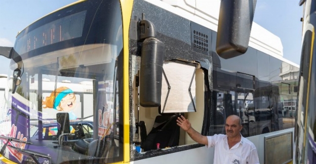 Öfkeli vatandaş otobüs şoförüne böyle saldırdı