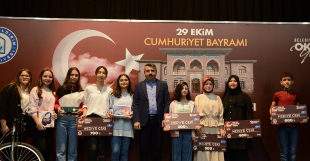 29 Ekim'i en iyi anlatan öğrenciler Yıldırım'da ödüllendirildi