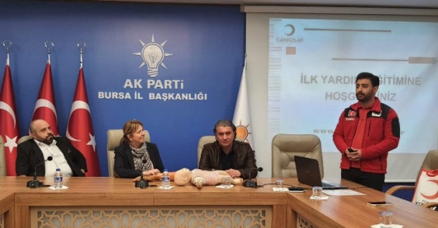 Bursa'da AK Partililere 'ilk yardım' eğitimi
