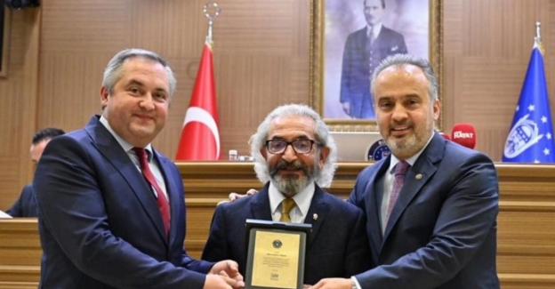 Bursa'da ayın vatandaşı ödülü Dr. Hüsamettin Olgun’a
