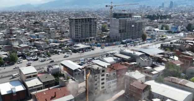 Bursa'da İstanbul Caddesi yıkımlarla şekilleniyor
