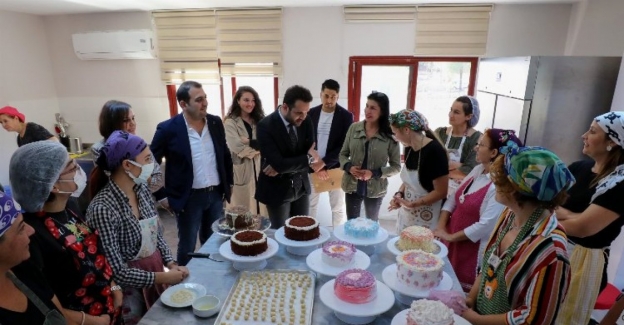 İzmir Narlıdere'nin 'Meslek Fabrikası'nda sertifika sevinci