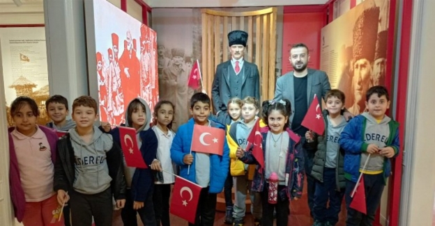 Kocaeli İzmit'te minikler Atatürk ve Milli Mücadele Anı Evi’ni ziyaret ettiler