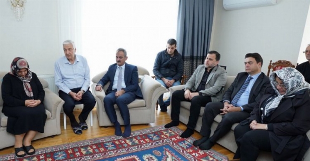 Bakan Özer'den Özsoy ailesine taziye ziyareti