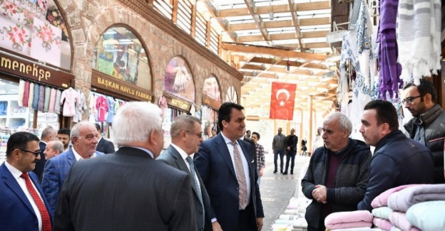 Bursa Osmangazi'de Başkan Dündar ayın ilk mesaisine esnaflarla başladı