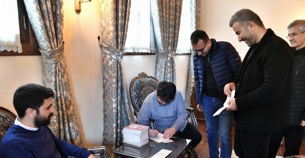 Bursa Osmangazi'de edebiyatseverler Kedili Tekke’de buluştu