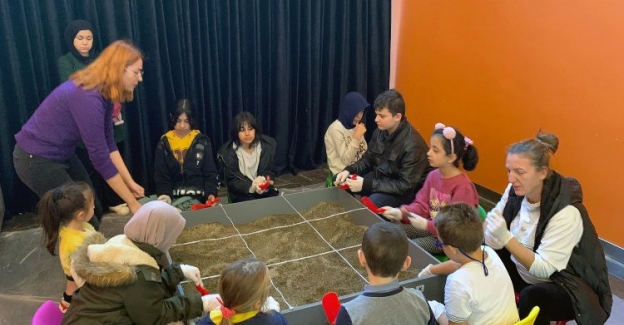 Bursa Osmangazi'de minik arkeologlar iş başında