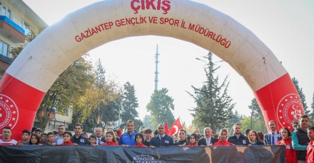 Gaziantep'te şehit öğretmen anısına koşu ve yürüyüş