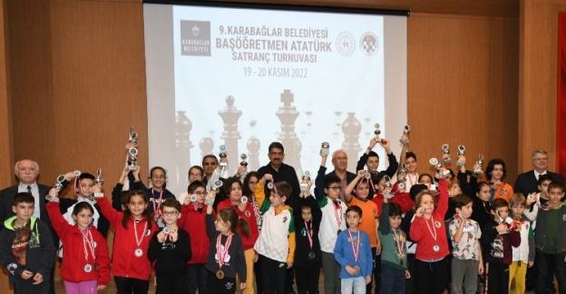 İzmir Karabağlar'da satranç turnuvası sona erdi