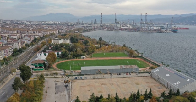 Kocaeli Alparslan Türkeş Spor Kompleksi'nde mıcır mesaisi