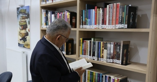 Memduh Büyükkılıç'tan Erkilet Kütüphanesi'ne ziyaret