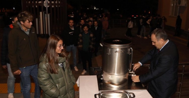 Rektör Altun’dan öğrencilere çorba ikramı