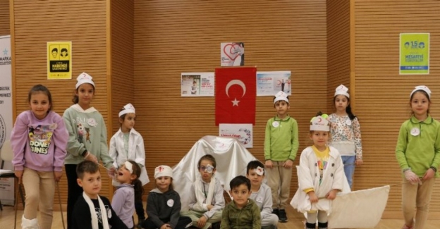 Sakarya'da drama öğrencilerinden Kızılay Haftası'na özel çalışma