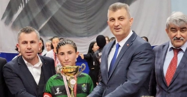Gölcük Barbaros Hayrettin Lisesi Futsal'da Kocaeli şampiyonu oldu