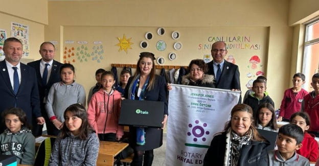 Rotary okullara 'Bilim Setleri' dağıtıyor