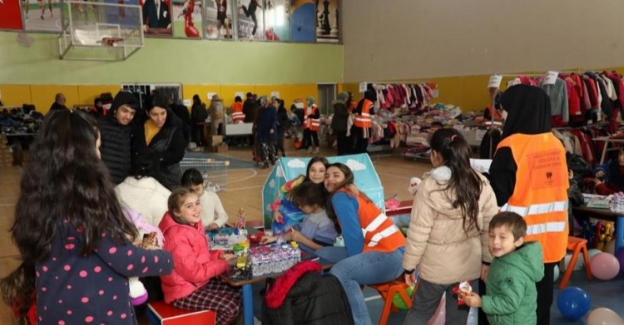 Bursa İnegöl depremzede ailelerin ihtiyaçlarını karşılıyor