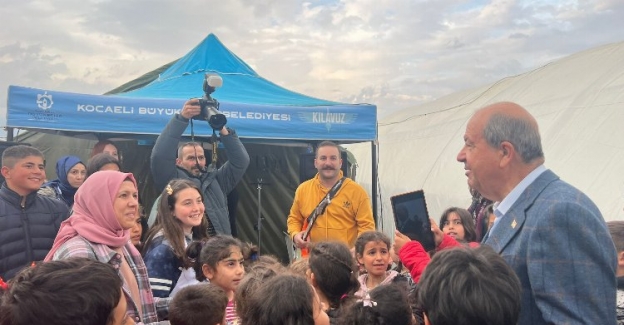 KKTC Cumhurbaşkanı Tatar'dan çadır kent ziyareti