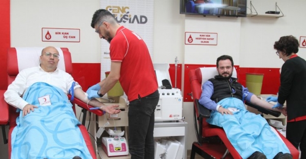 MÜSİAD İzmir'de kan bağışı