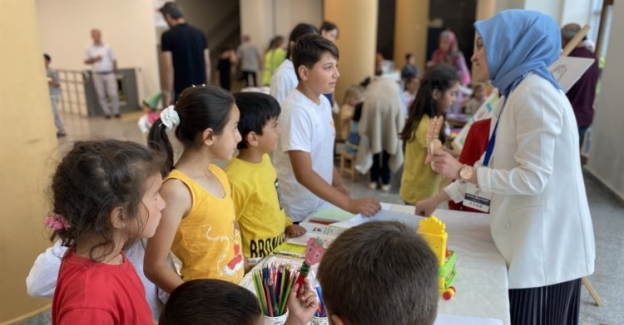 Bursa'da depremzede çocuklara moral