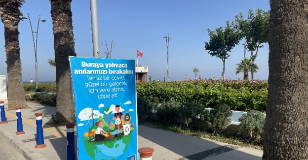 İzmir Narlıdere'de 'temiz çevre' için afişli farkındalık
