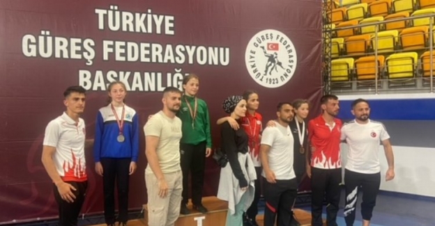 Türkiye Güreş Şampiyonu Süloğlu'ndan