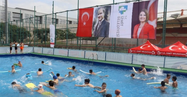 İzmit'te sportatif yüzme havuzu açıldı