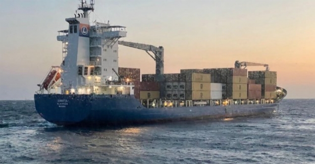 Bulgaristan'a seyir halindeki konteyner gemi Boğaz'da arızalandı